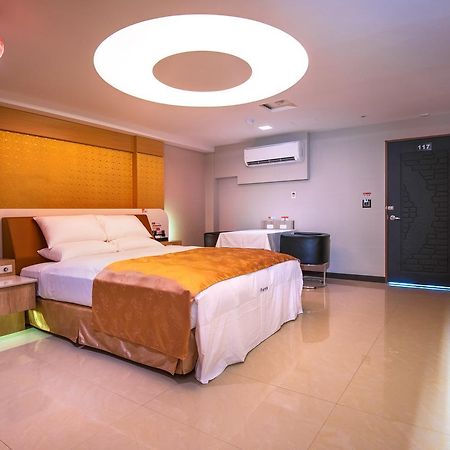 M Garden Business Hotel Tainan Buitenkant foto